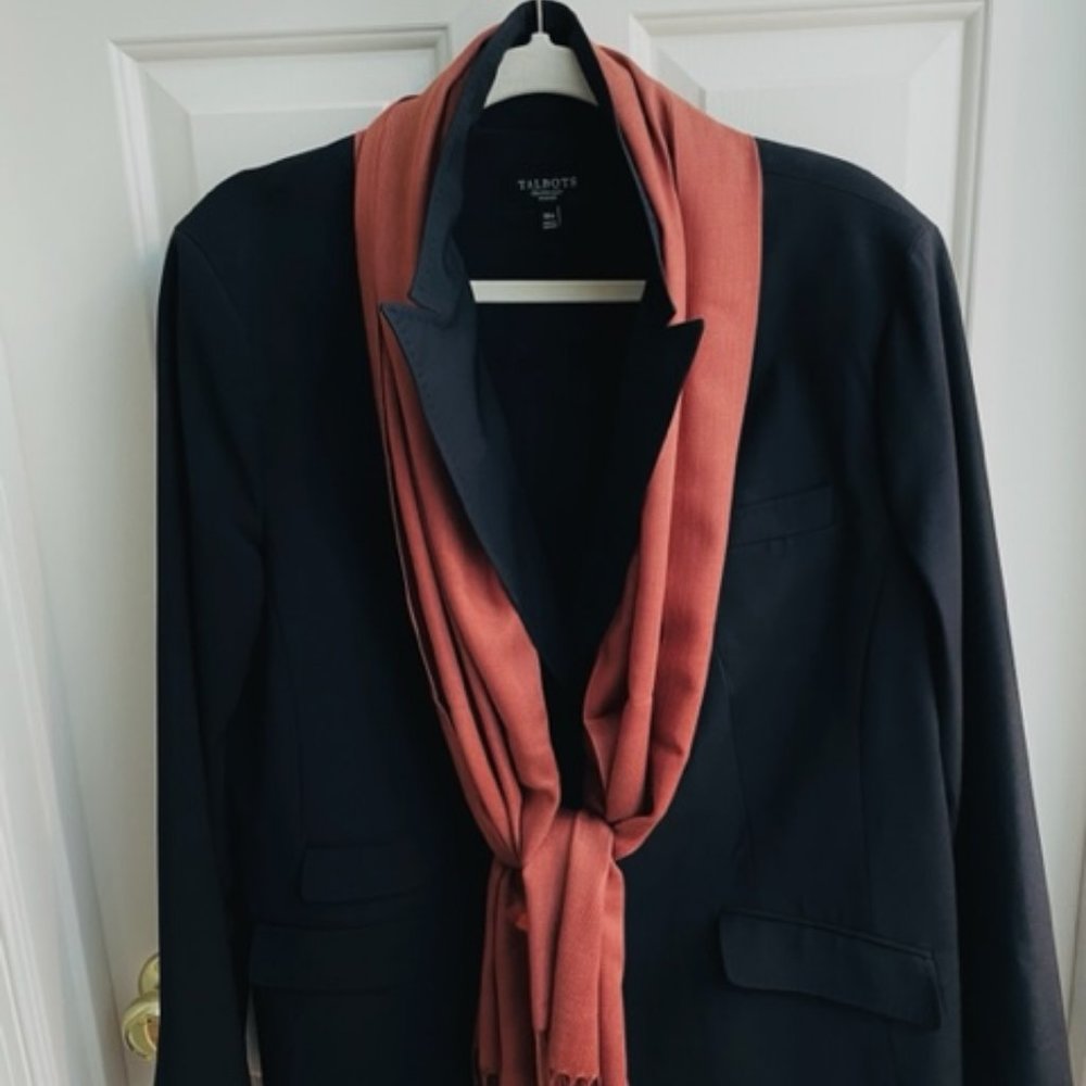 This Talbot Woman black blazer is fully lined. There's a kick pleat in the back.